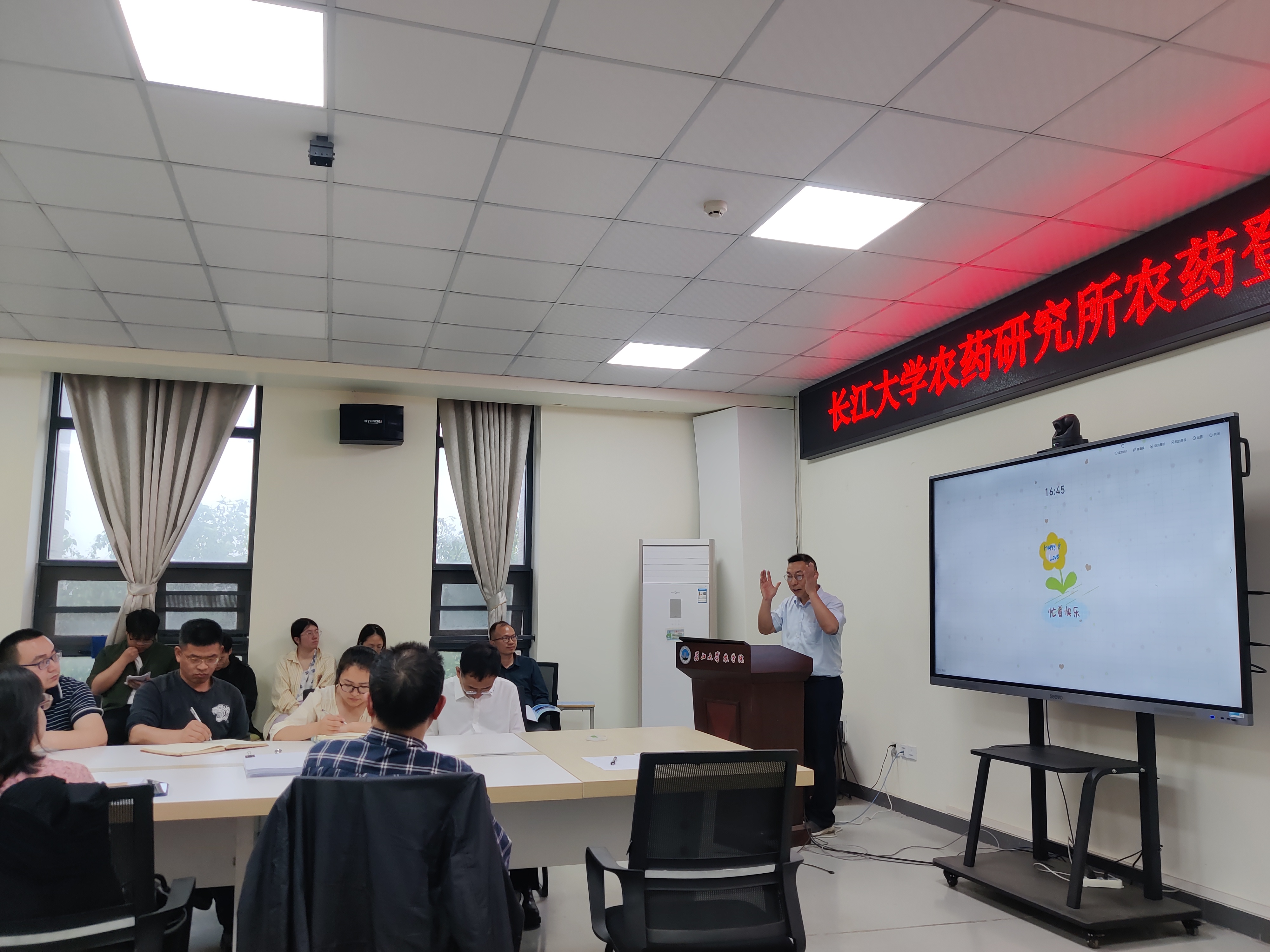 268bf2e66a474a1f2bec7f61313d341